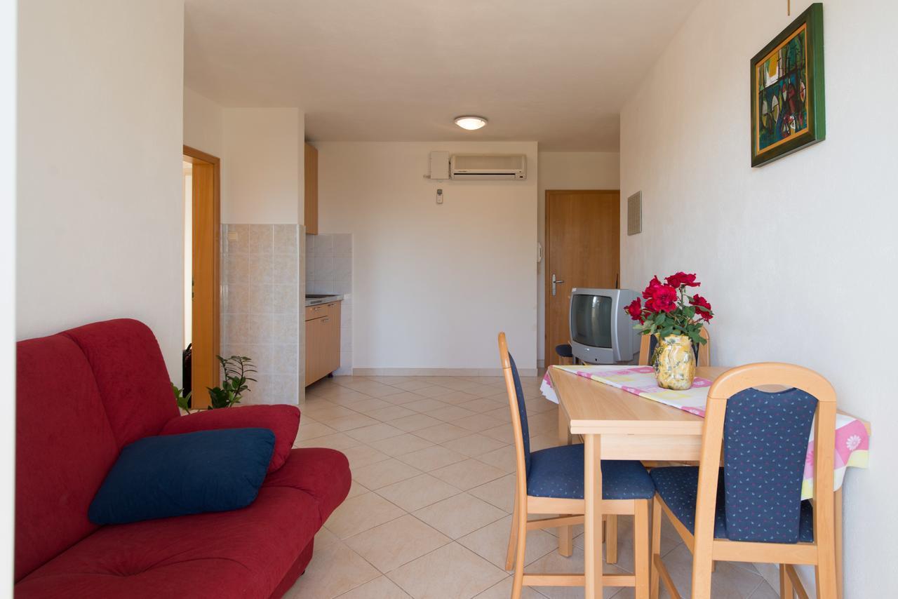 Sun House Apartments Bol Eksteriør bilde